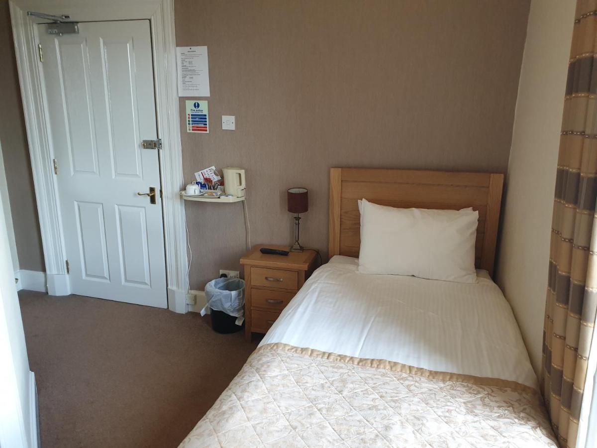 Commercial Hotel Alness Extérieur photo