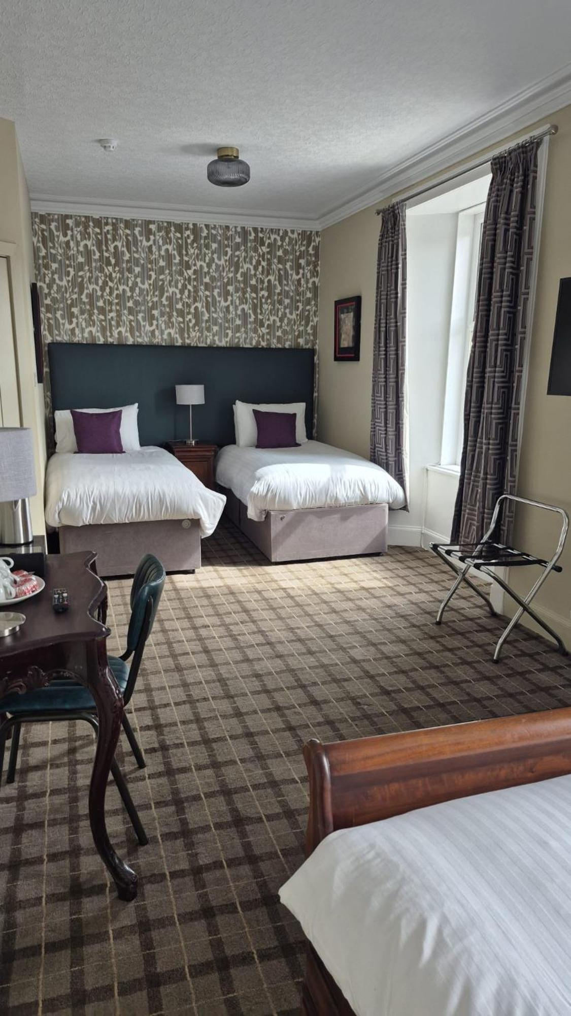Commercial Hotel Alness Extérieur photo